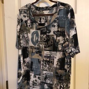 Cute short sleeve graphic tee.